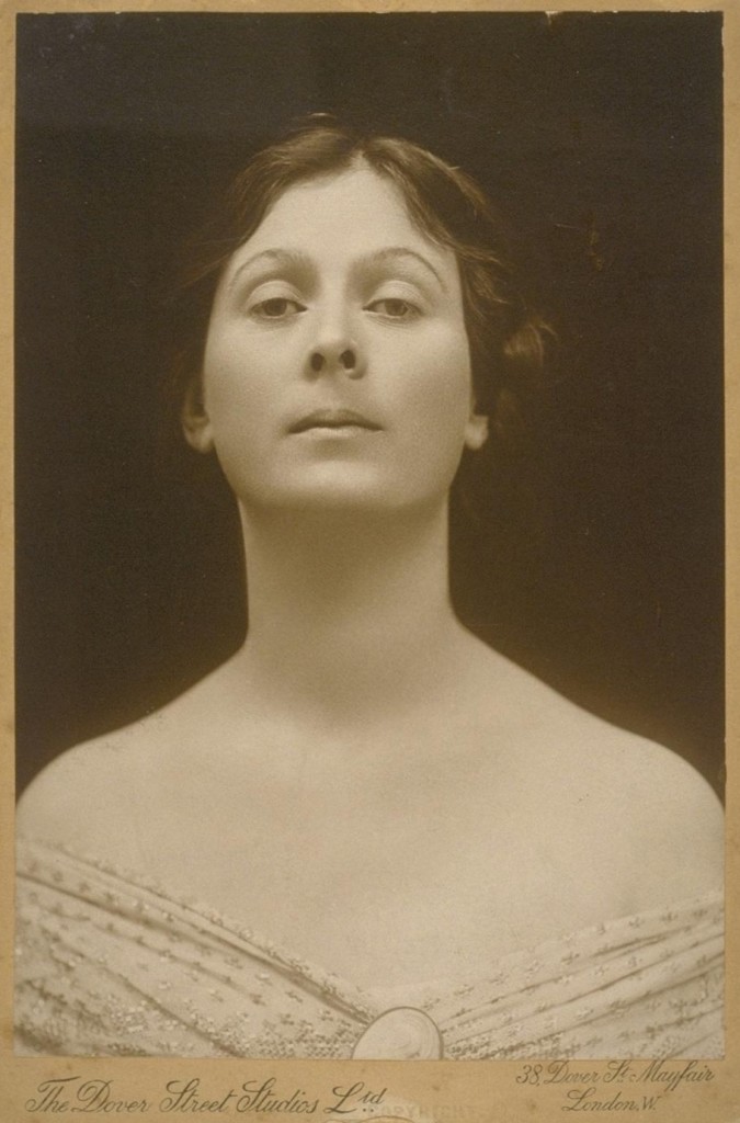 Isadora Duncan died from a broken neck
